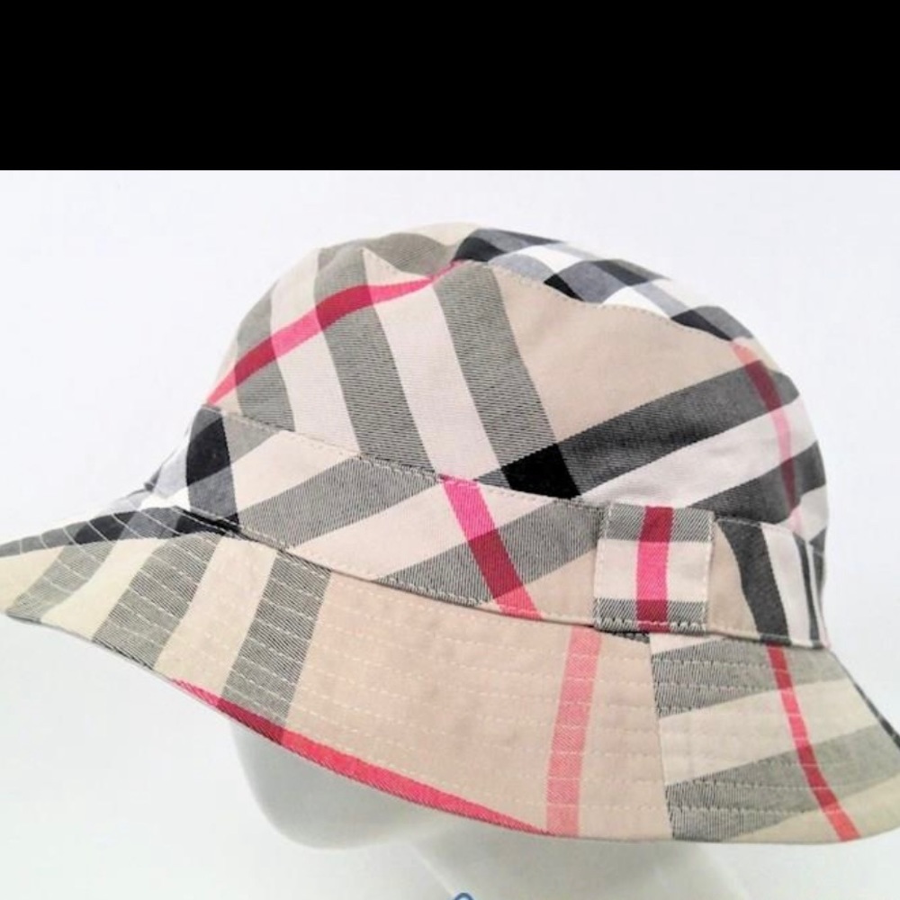 Burberry Reversible Nova Check/Beige Bucket Hat